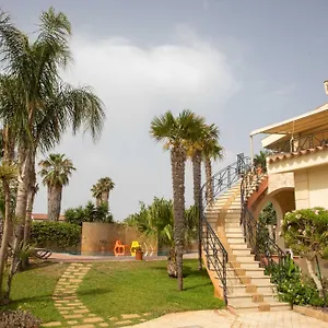 Holiday home Libeccio With Shared Swimming Pool, At 200 Meters From The Beach, Solarium And Private Parking, Avola
